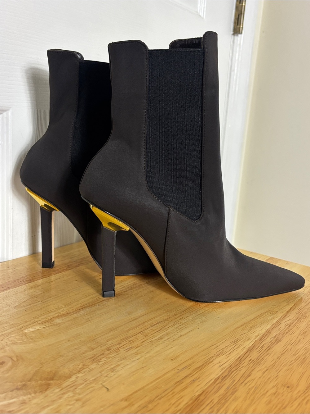 GOOD AMERICAN Brown Pointed Toe Stiletto Boots Sz 5.5 Pull on stretch gold heel